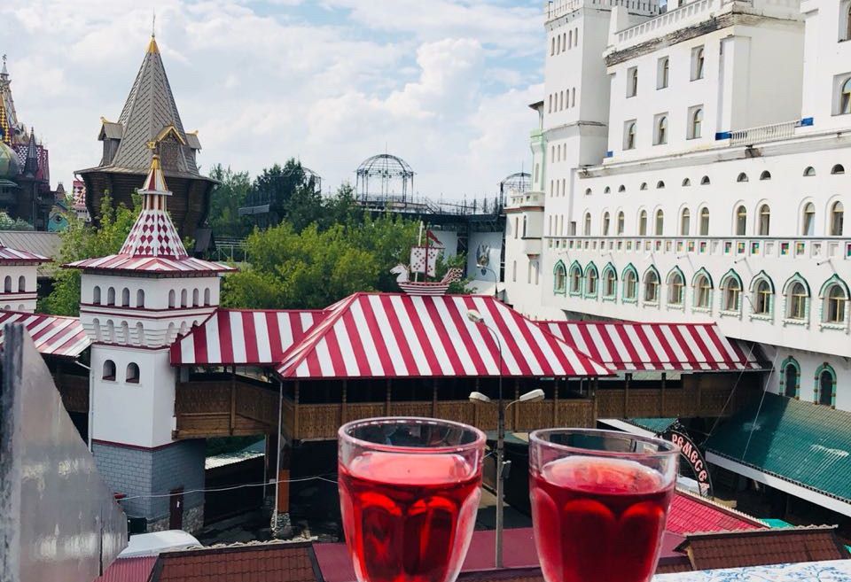 Столик в ресторане «Измайловский Кремль Веранда для двоих в самой высокой точки» – фото №2