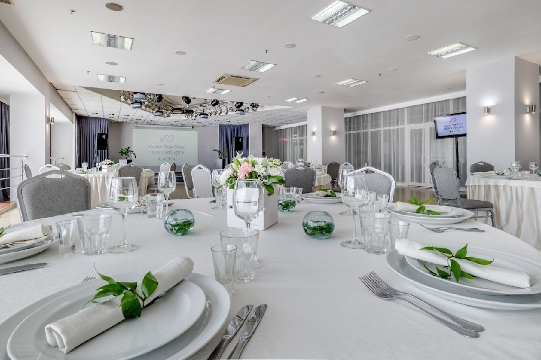 Ресторан, банкетный зал «Аренда зала отеля «Marins Park Hotel Novosibirsk»» – фото №3