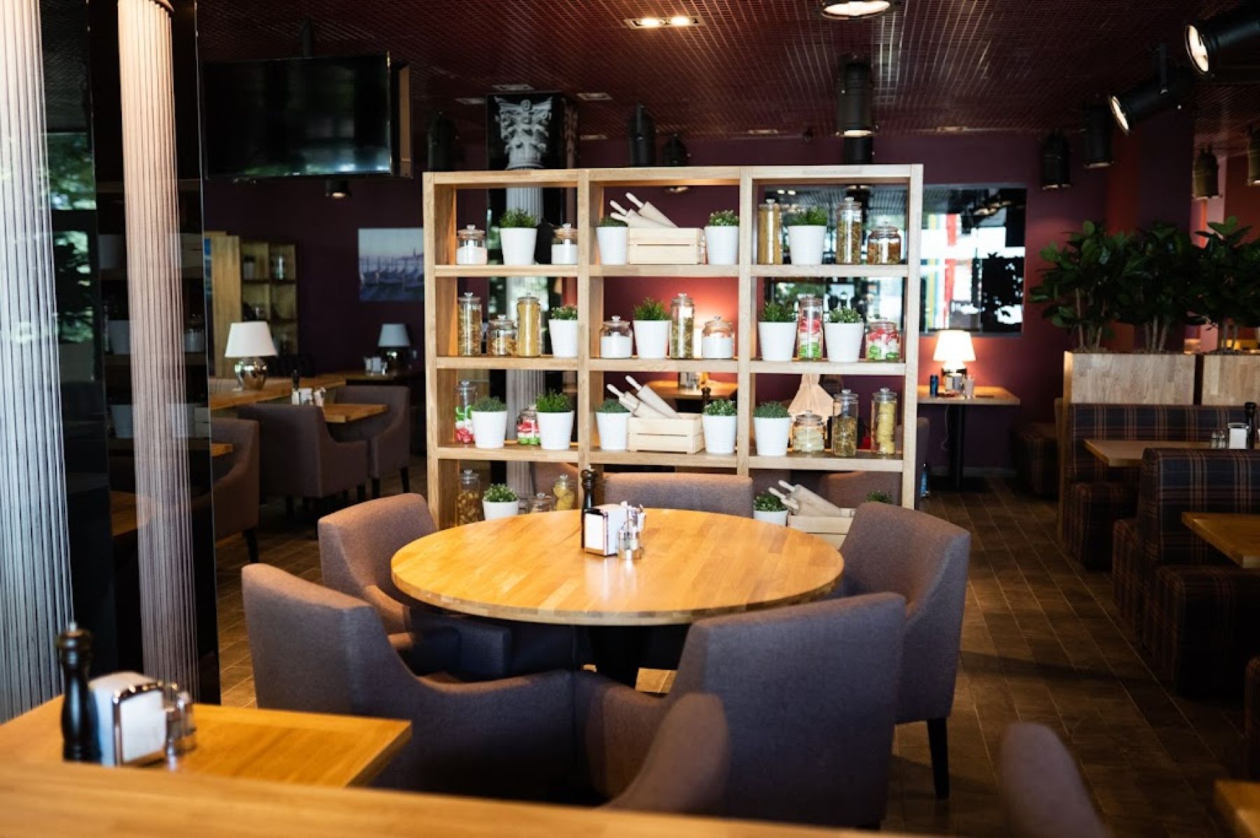 Ресторан, банкетный зал «Аренда зала в ресторане «Перчини Grill & Wine»» – фото №2