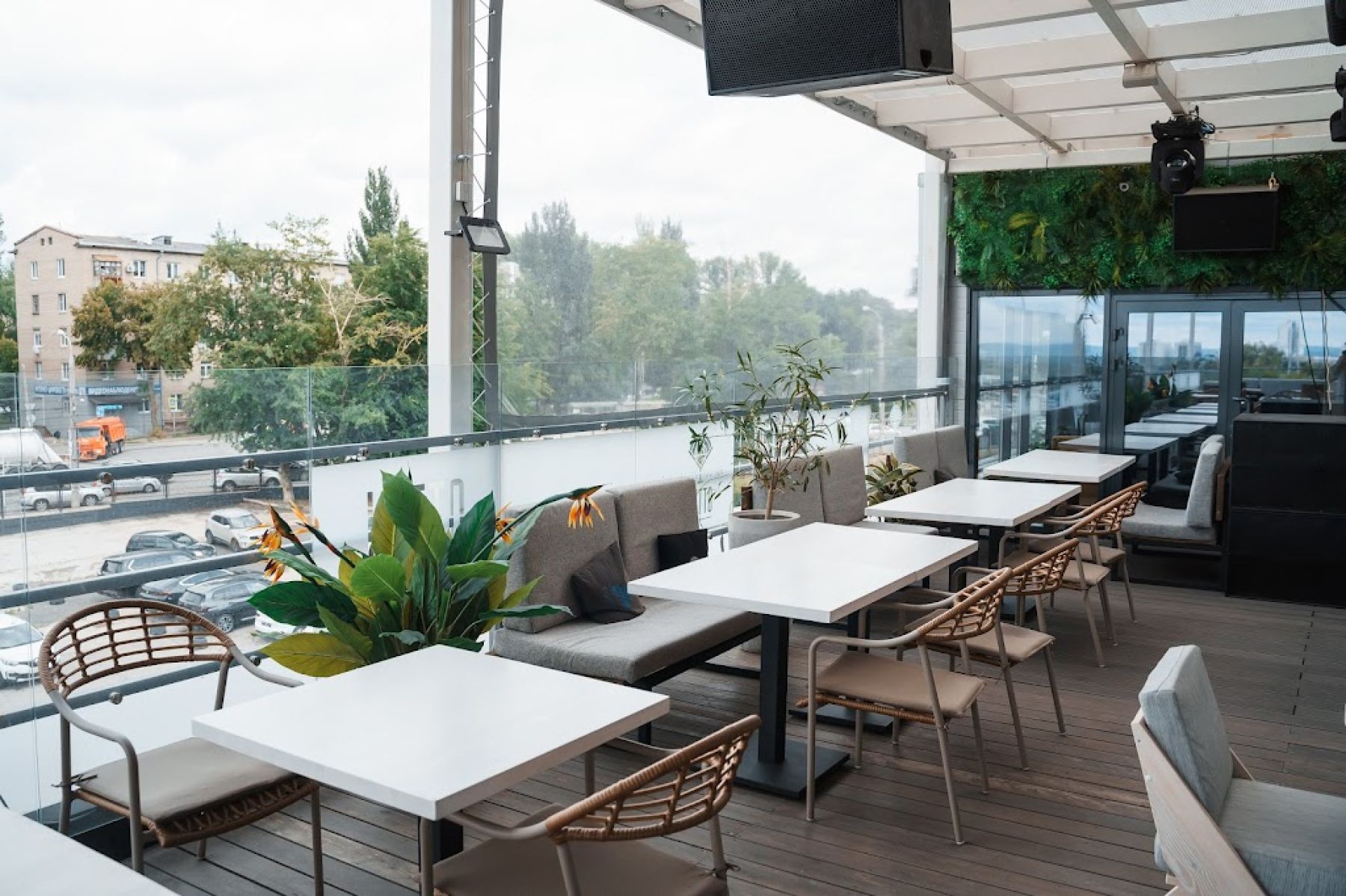 Ресторан, банкетный зал «Аренда зала в музыкальном ресторане «Route Grill & bar»» – фото №2