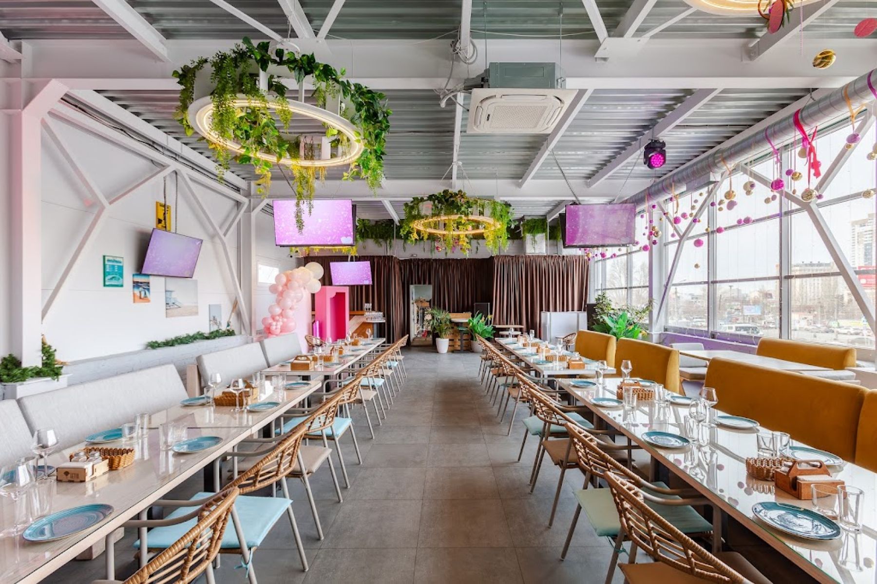 Ресторан, банкетный зал «Аренда зала в музыкальном ресторане «Route Grill & bar»» – фото №4