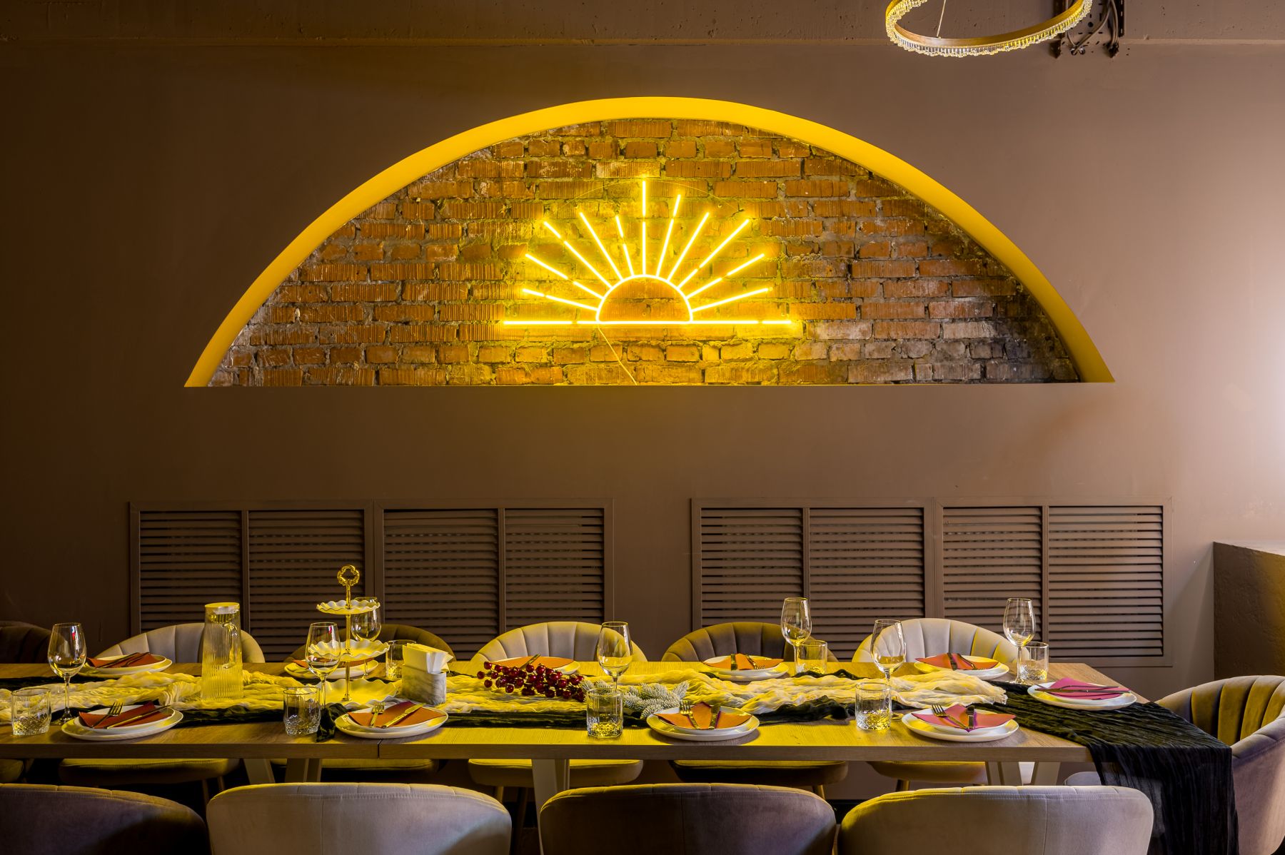 Лофт «Вайбс Лофт | Новые лофты на Селигерской (зал Голден)» – фото №2