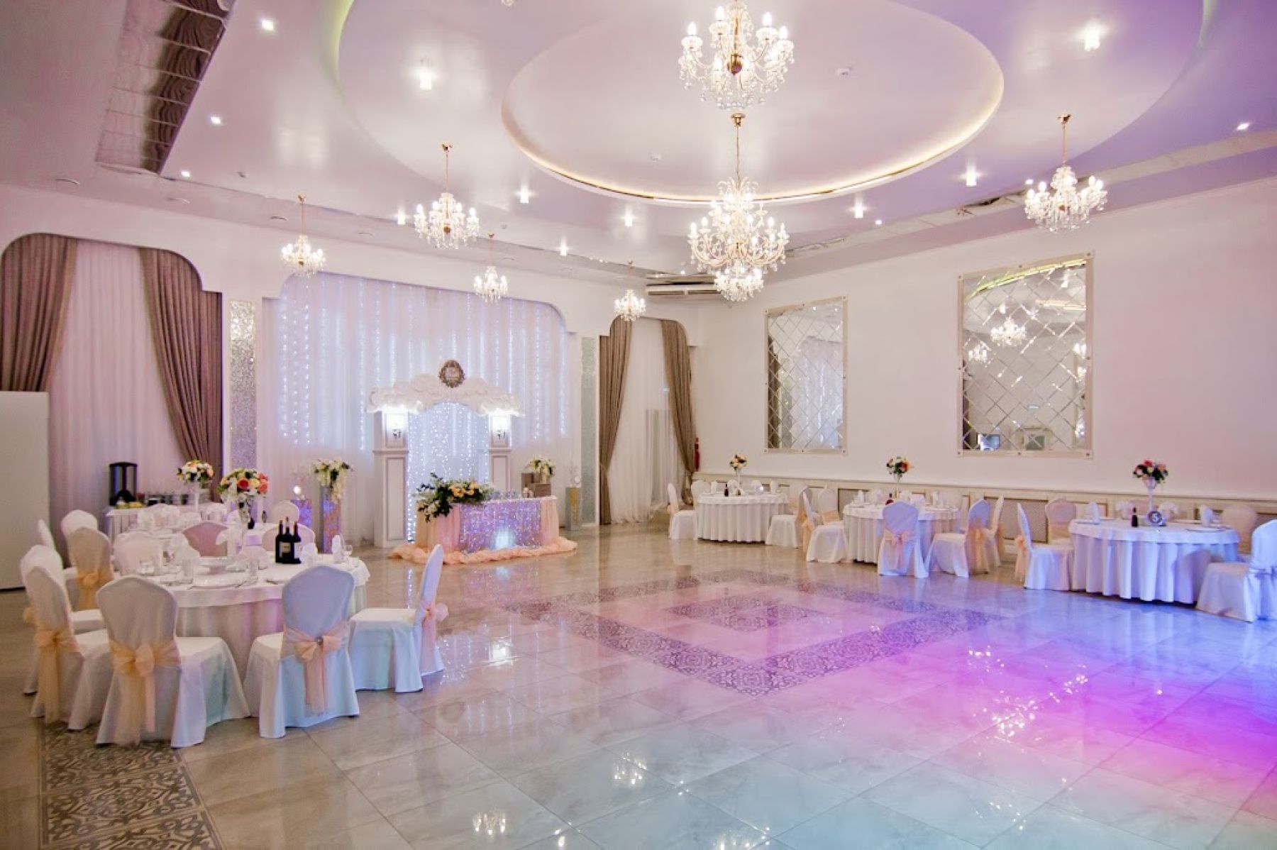 Ресторан, банкетный зал «Аренда банкетного зала Версаль в Челябинске» – фото №5