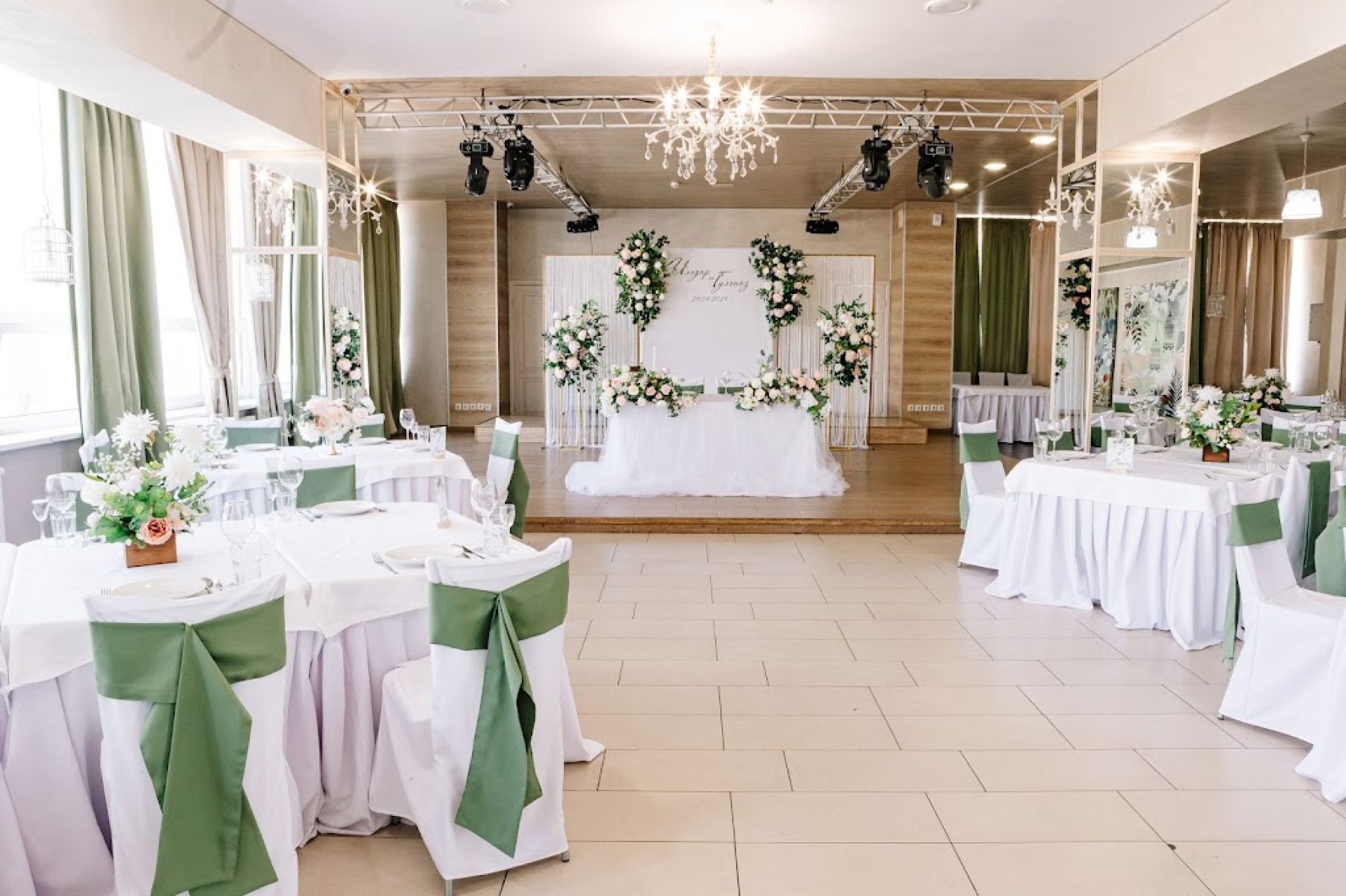 Ресторан, банкетный зал «Аренда зала в ресторане «Своя Публика»,Уфа» – фото №5