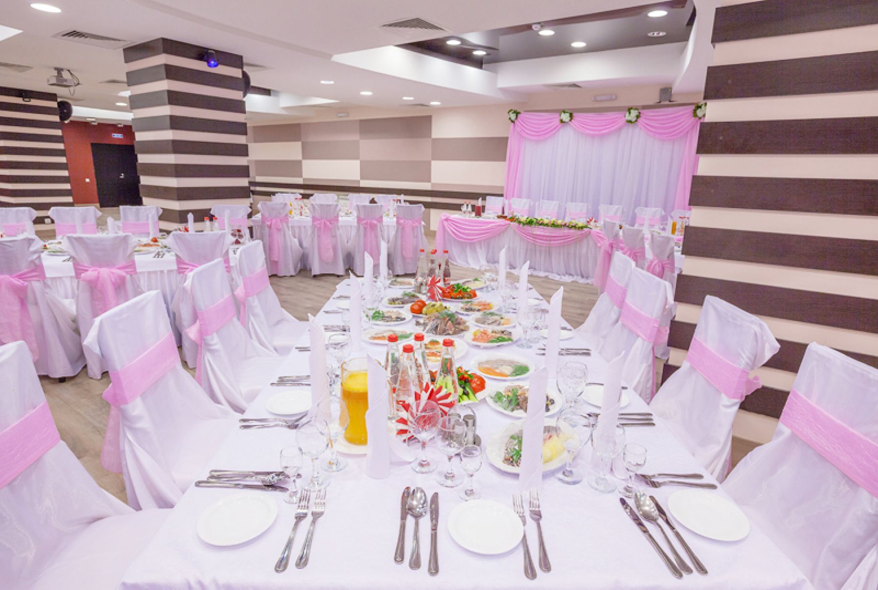 Ресторан, банкетный зал «Аренда банкетного зала в ресторане «ПРЕМЬЕР», Уфа» – фото №2