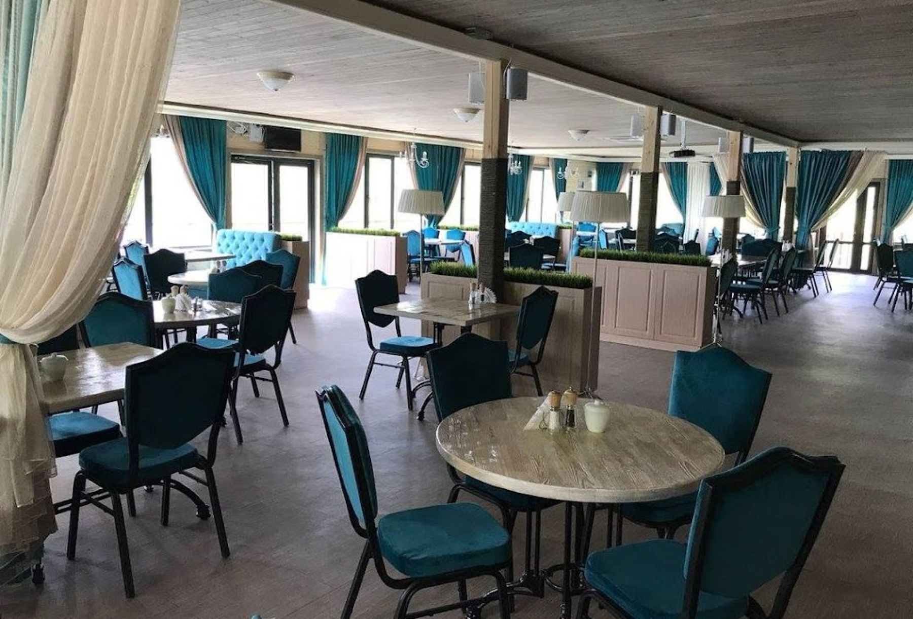 Ресторан, банкетный зал «Аренда зала в ресторане «Жульен» в парке отдыха Ильмурзино, Уфа» – фото №3