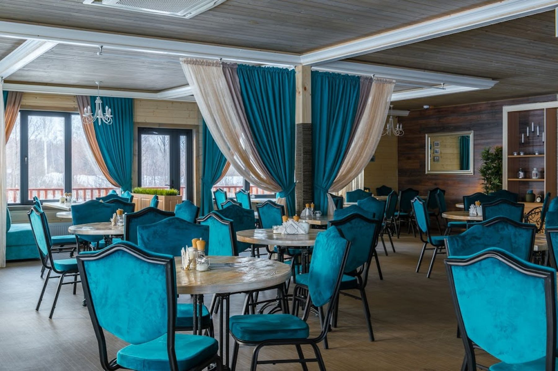 Ресторан, банкетный зал «Аренда зала в ресторане «Жульен» в парке отдыха Ильмурзино, Уфа» – фото №4