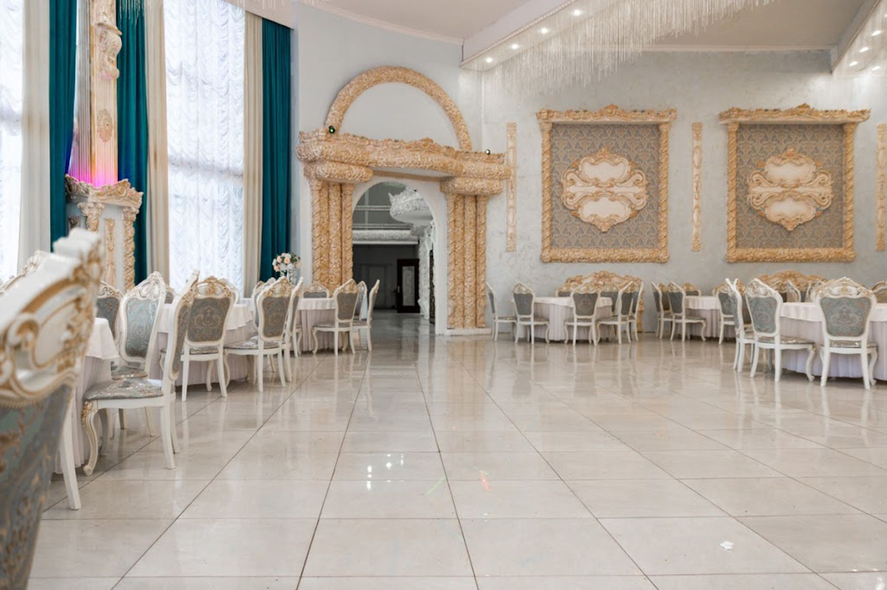 Ресторан, банкетный зал «Аренда банкетного зала в ресторане «Империя Холл», Уфа» – фото №2