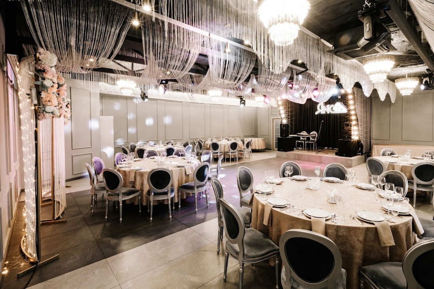 Ресторан, банкетный зал «Аренда зала в ресторане загородного клуба «Янс», Уфа» – фото №5