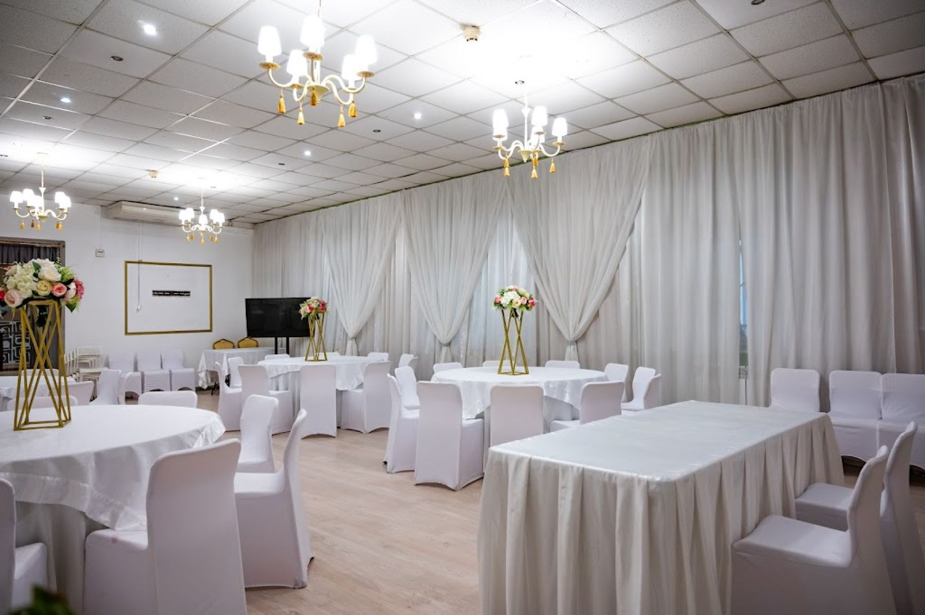 Ресторан, банкетный зал «Аренда зала в ресторане на базе отдыха «Чайка», Пермь» – фото №4