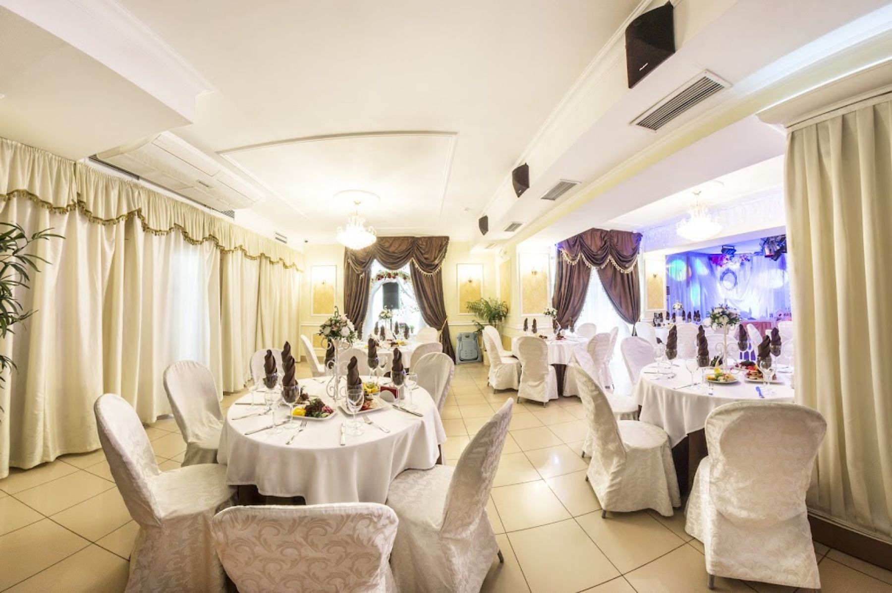 Ресторан, банкетный зал «Аренда банкетного зала в ресторане «Грильяж» в Перми» – фото №3