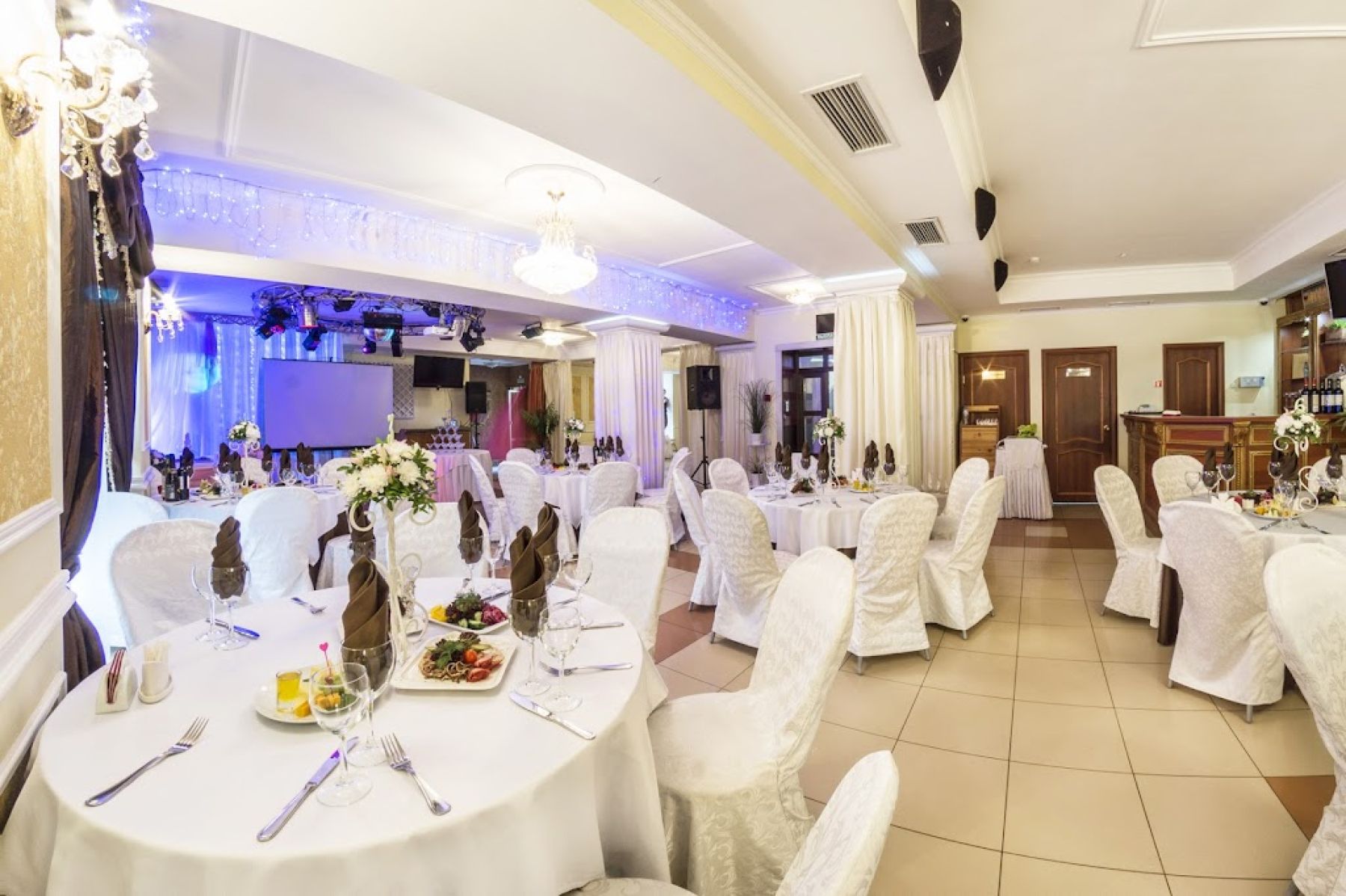 Ресторан, банкетный зал «Аренда банкетного зала в ресторане «Грильяж» в Перми» – фото №4