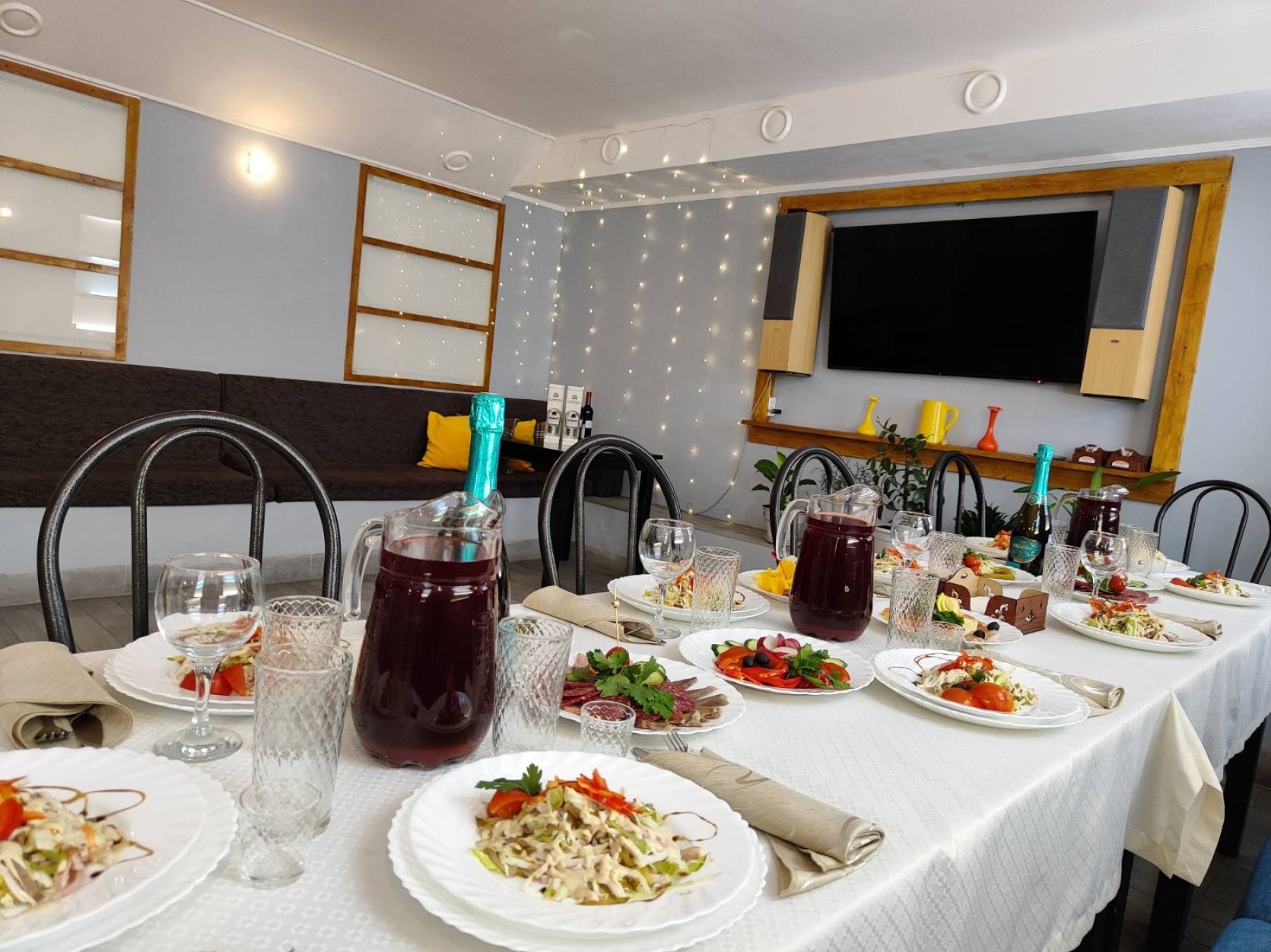 Ресторан, банкетный зал «Аренда зала в кафе «Улыбка», Пермь» – фото №2