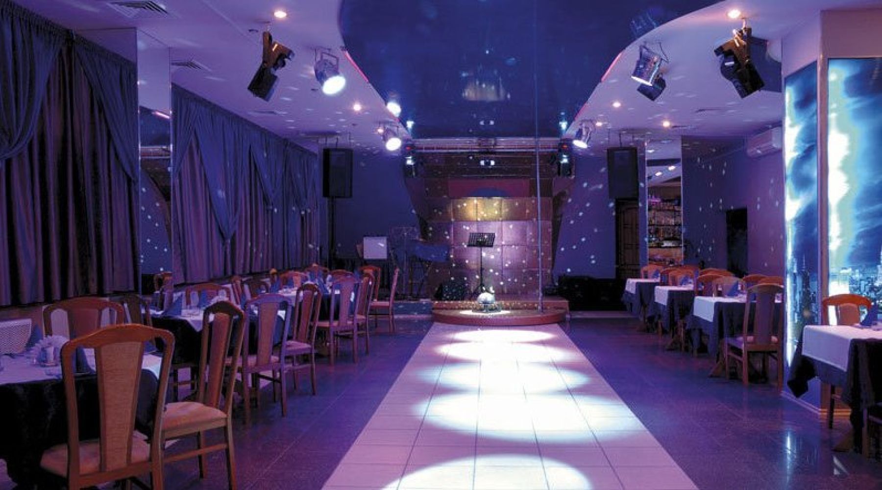 Ресторан, банкетный зал «Аренда зала в кафе «Торнадо», Волгоград» – фото №2