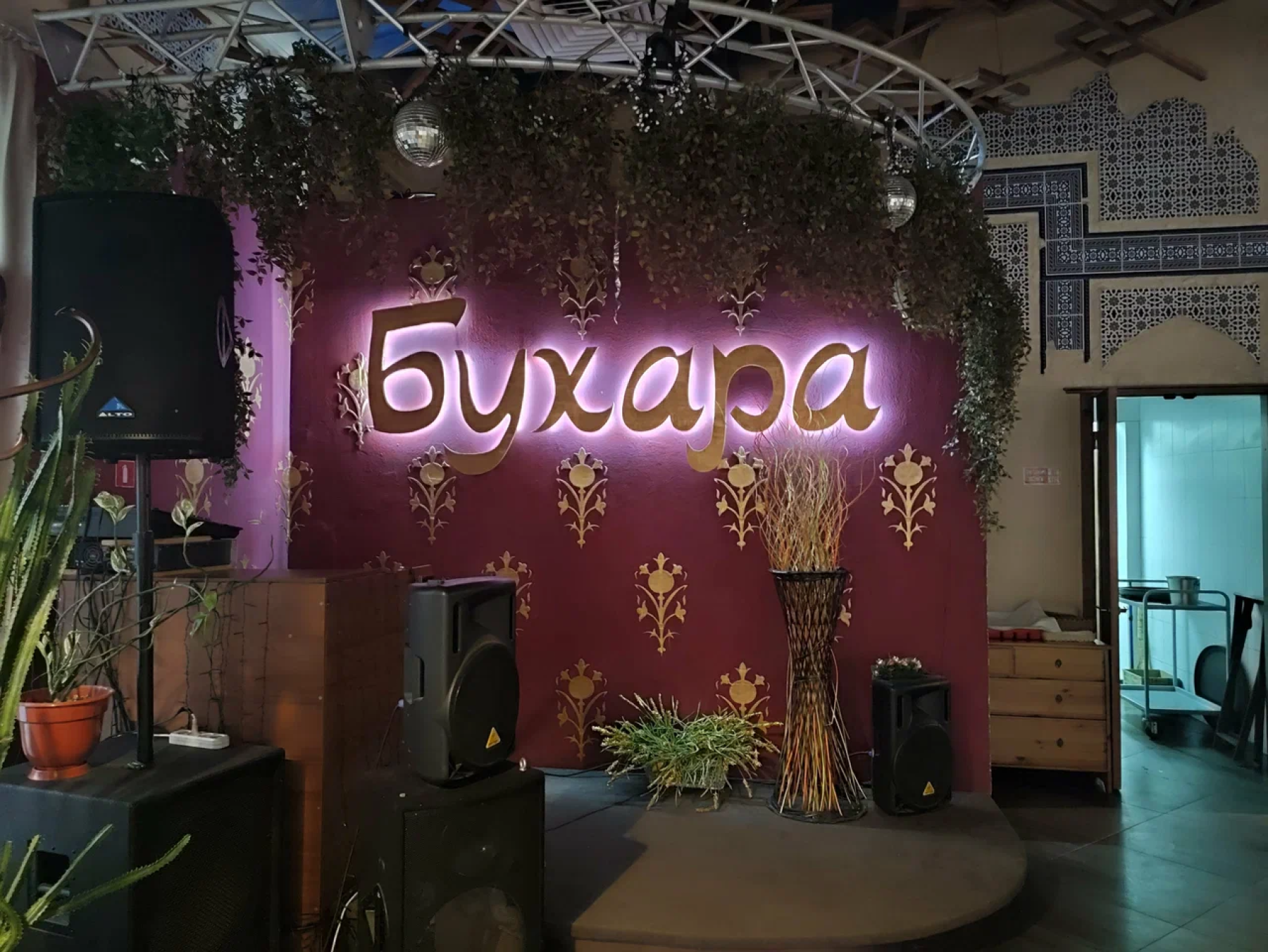 Ресторан, банкетный зал «Аренда банкетного зала в кафе «Бухара», Волгоград» – фото №5