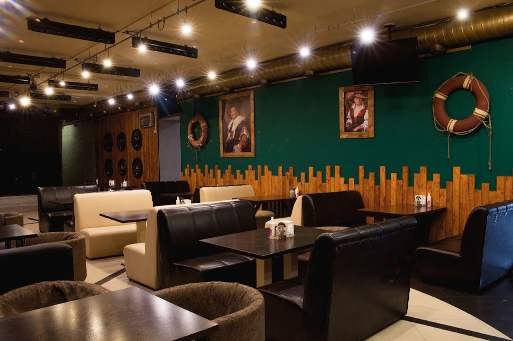 Ресторан, банкетный зал «Аренда зала в кафе «Пиратская бухта», Волгоград» – фото №5