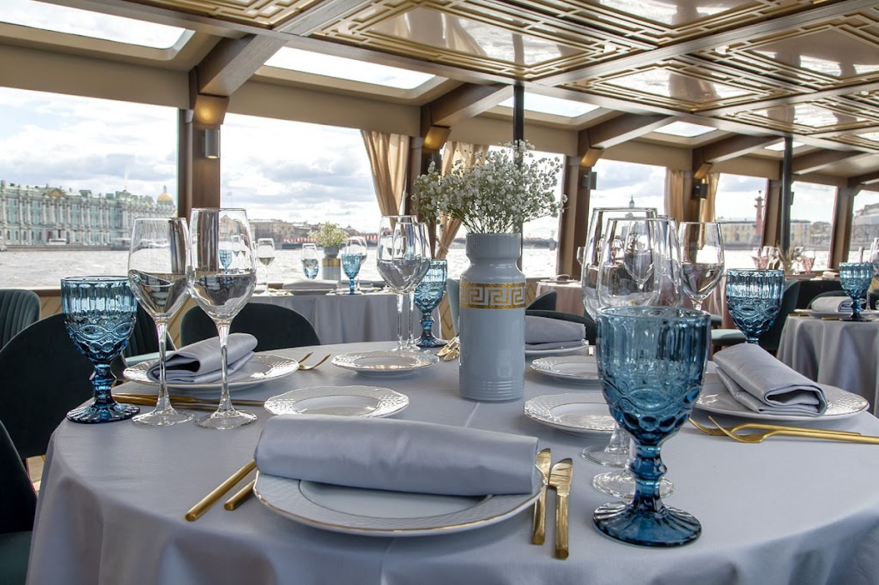 Ресторан, банкетный зал «Аренда теплохода «Амели» в Санкт-Петербурге» – фото №5