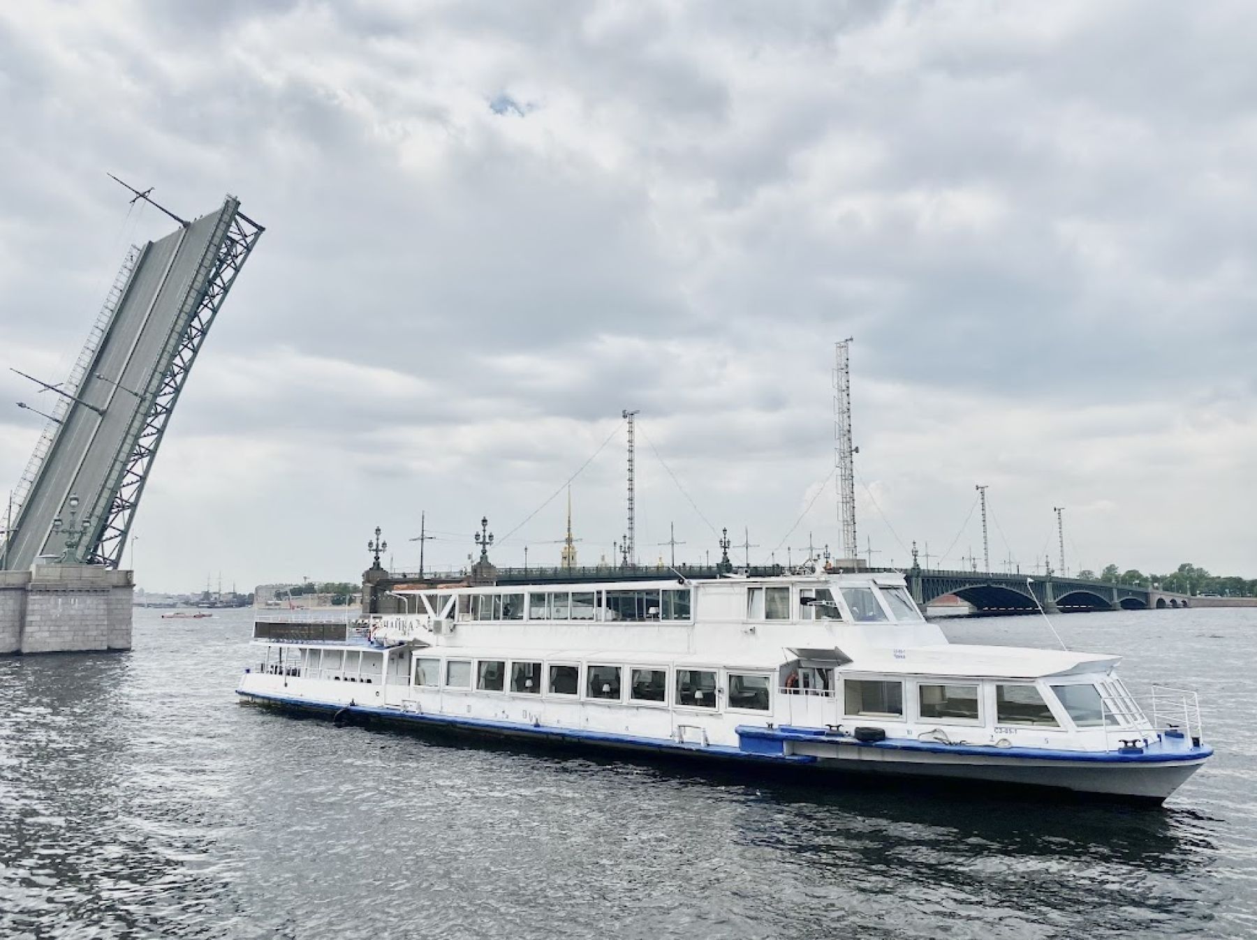 Ресторан, банкетный зал «Аренда теплохода «Чайка»» – фото №4