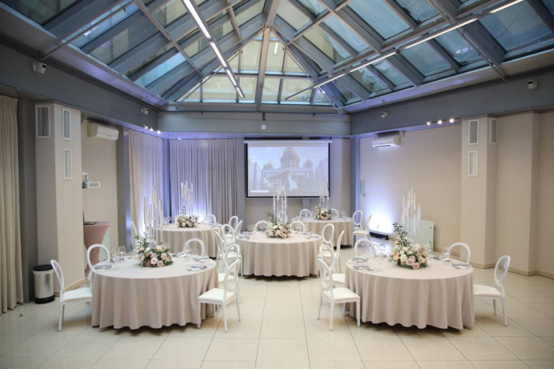 Ресторан, банкетный зал «Аренда ресторана The River при отеле River Palace Hotel в Санкт-Петербурге» – фото №2