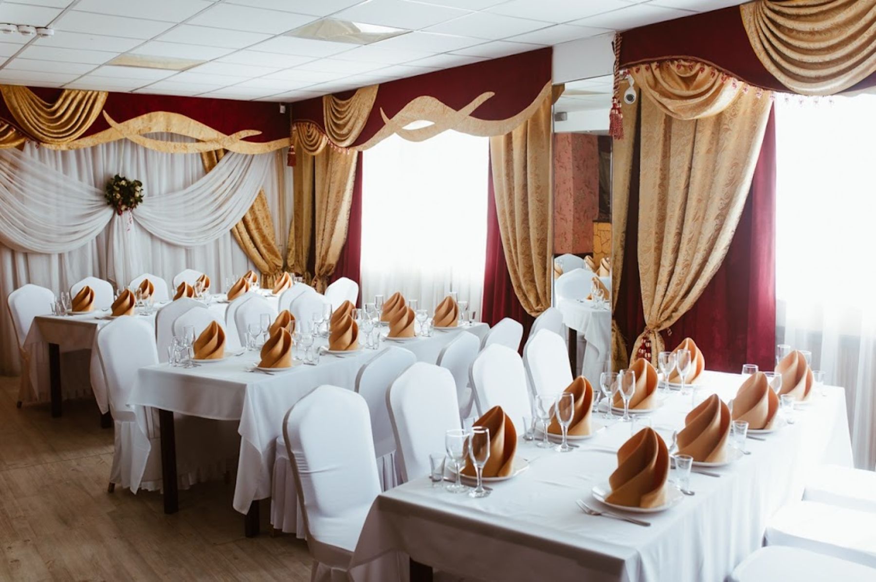 Ресторан, банкетный зал «Аренда ресторана "Золотой лев" в Омске» – фото №2