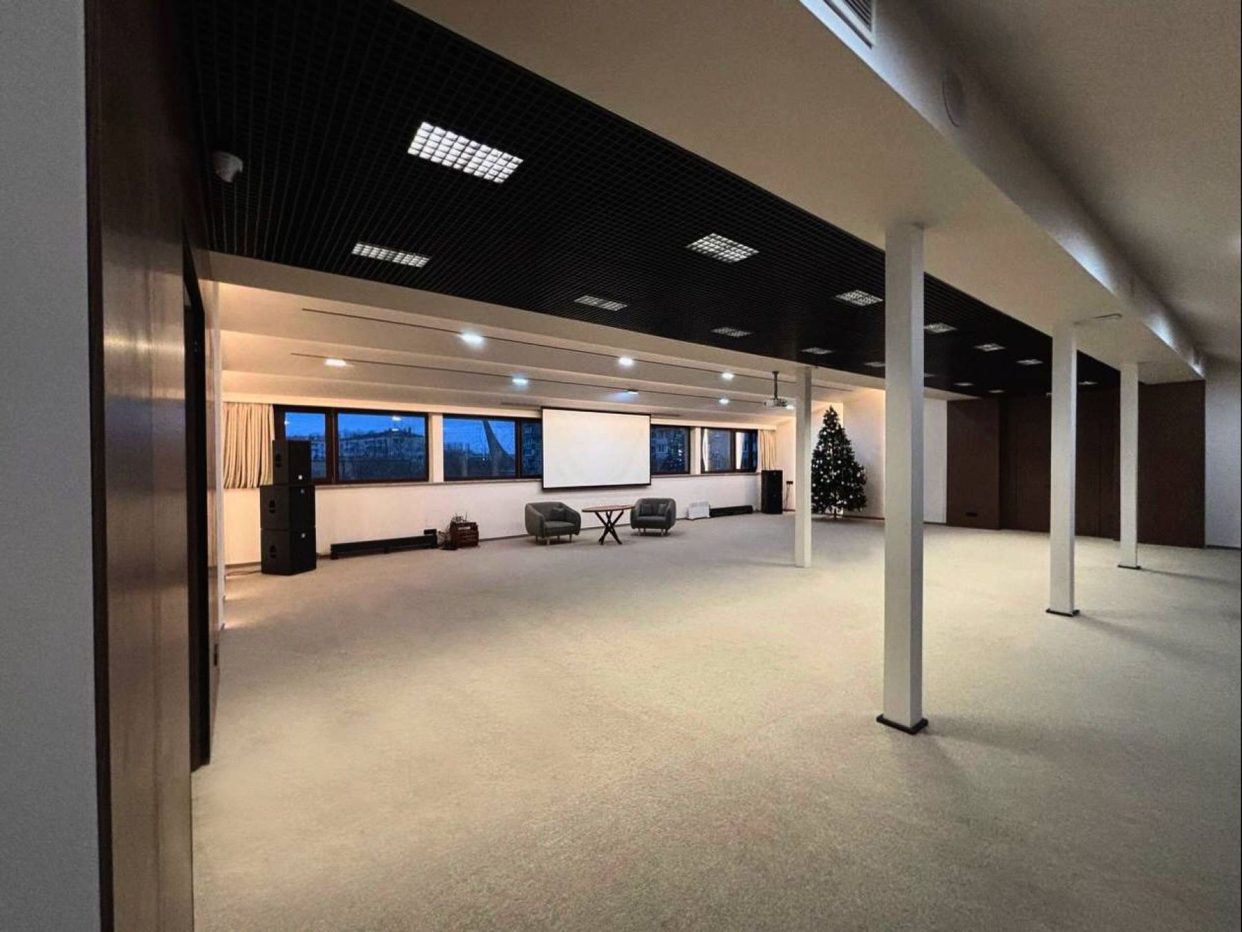 Ресторан, банкетный зал «Ресторан и банкетный зал (Луна и Лотос)» – фото №2