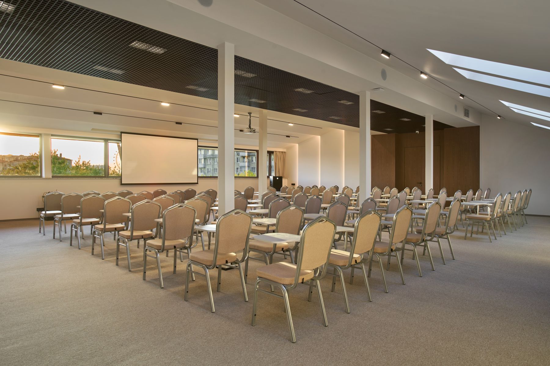 Ресторан, банкетный зал «Ресторан и банкетный зал (Луна и Лотос)» – фото №4