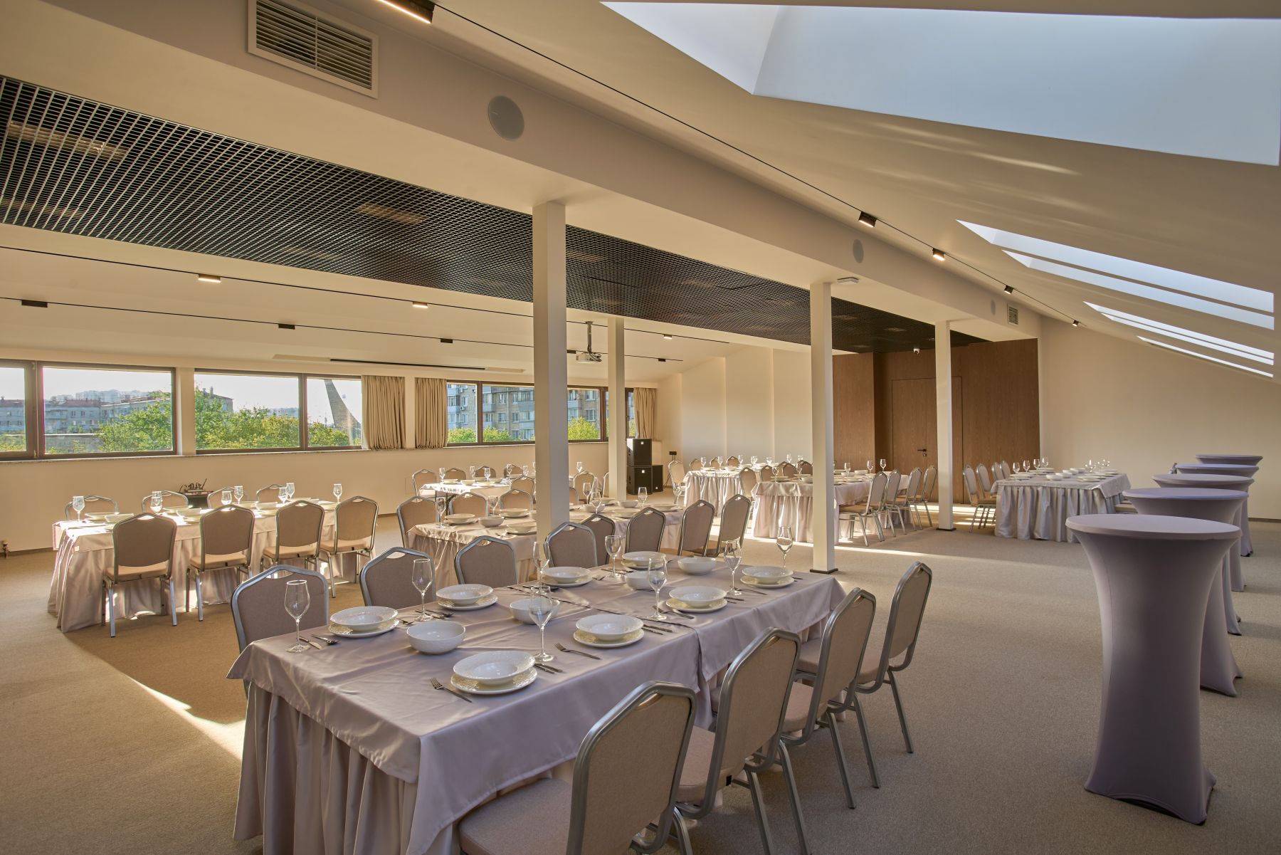 Ресторан, банкетный зал «Ресторан и банкетный зал (Луна и Лотос)» – фото №3