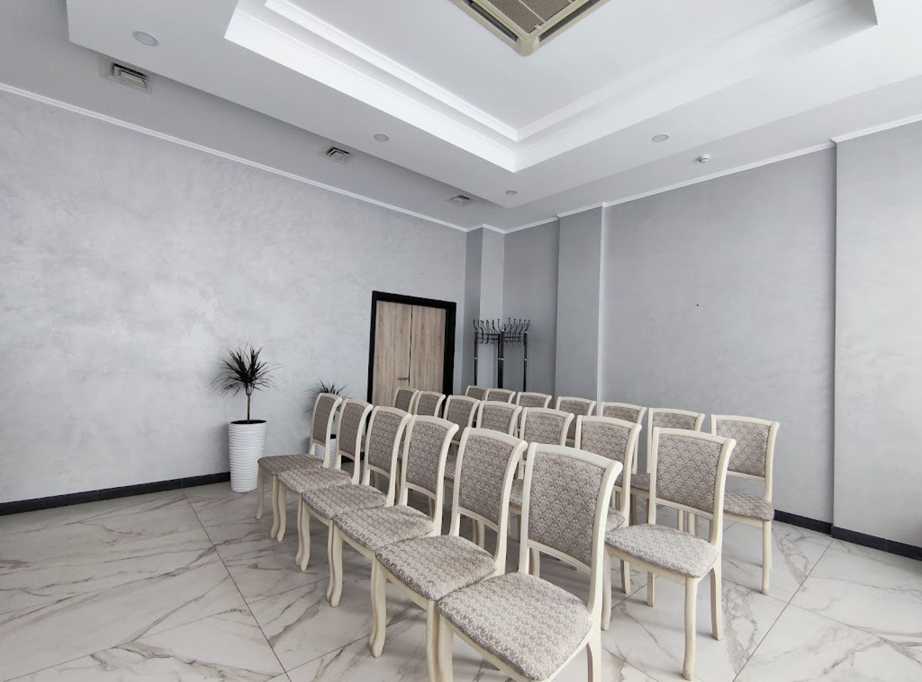 Ресторан, банкетный зал «Аренда ресторана при отеле AMAKS в Воронеже» – фото №3