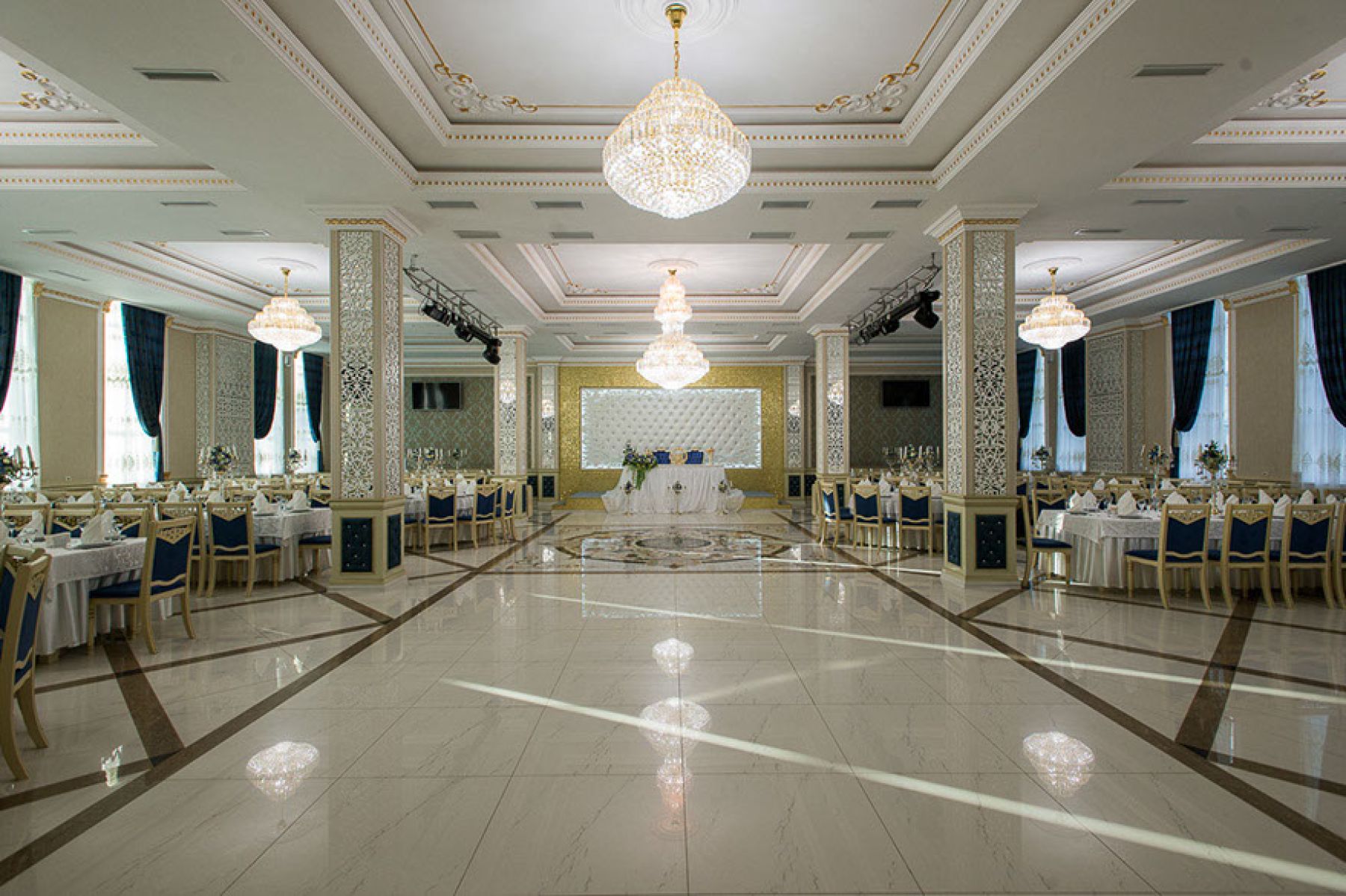 Ресторан, банкетный зал «Аренда ресторана Opera Palace в Краснодаре» – фото №3