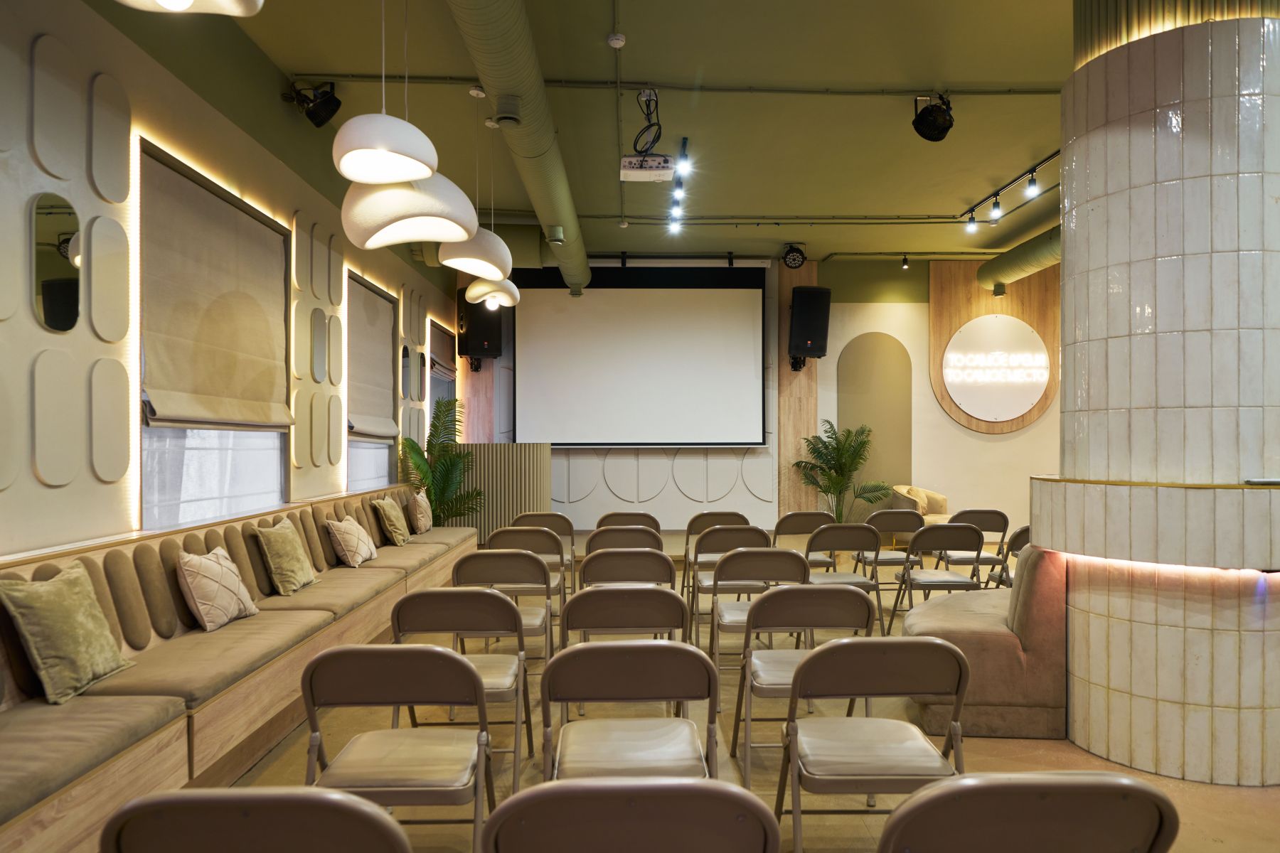 Конференц-зал «Зал «Октябрь» для бизнес-мероприятий в центре Москвы» – фото №3