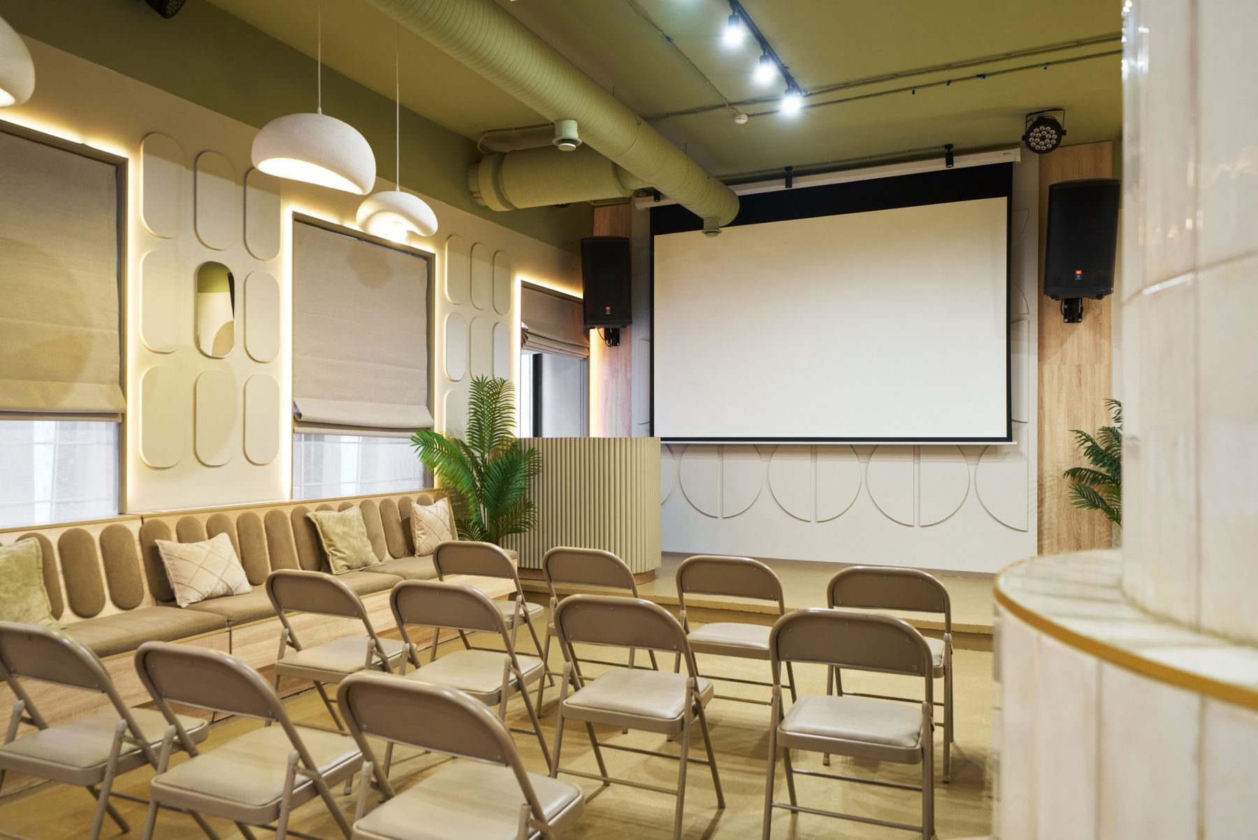 Конференц-зал «Зал «Октябрь» для бизнес-мероприятий в центре Москвы» – фото №4